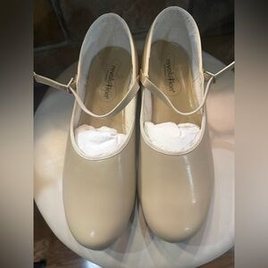 Tap Shoes Cream Women's size  13 Revolution Never Worn to Dance